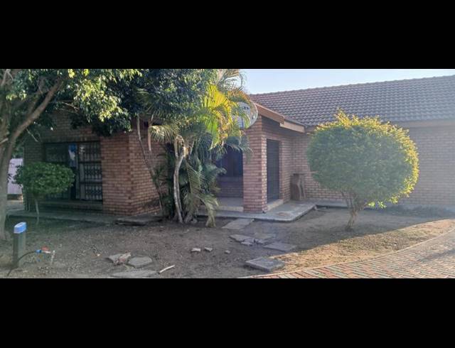 3 BEDROOM HOUSE FOR SALE IN AKASIA